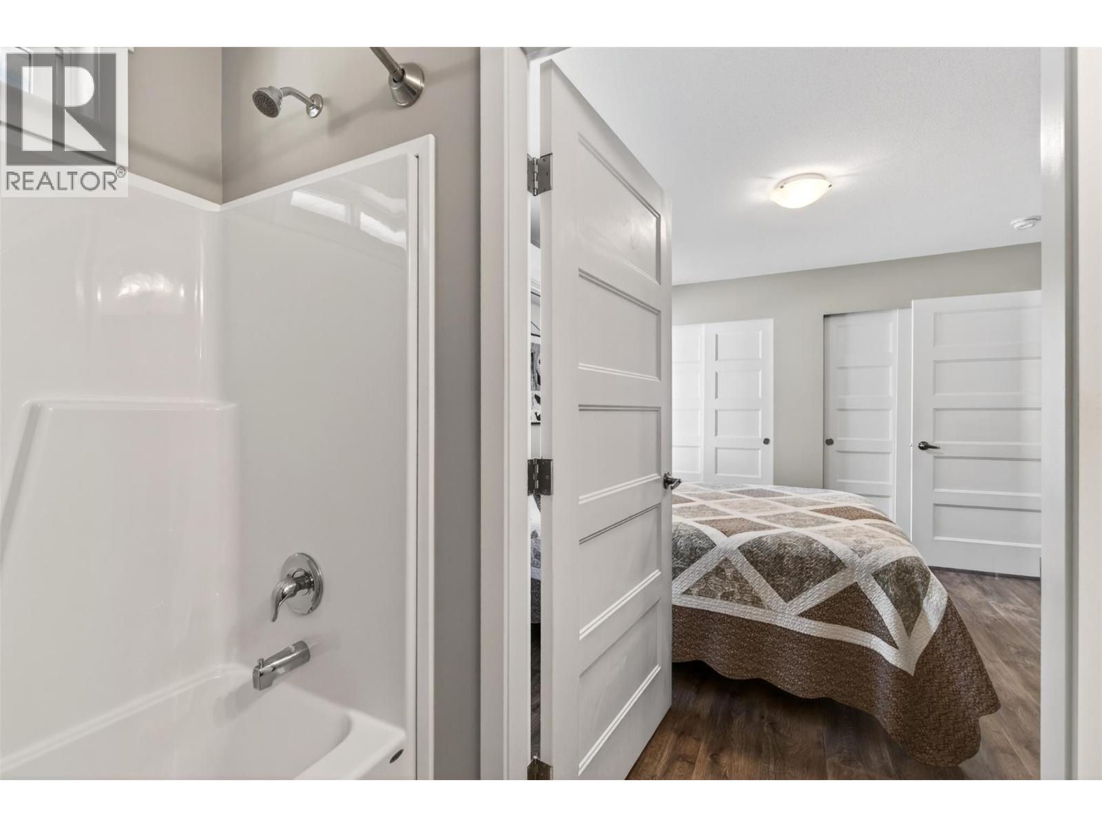 6841 46 Street NE - 21