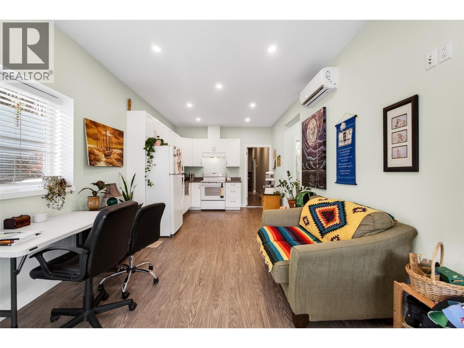 6841 46 Street NE - 48