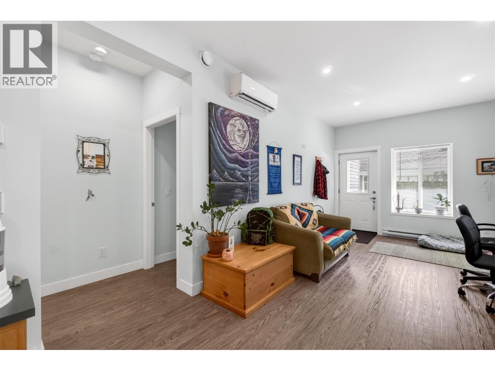 6841 46 Street NE - 50