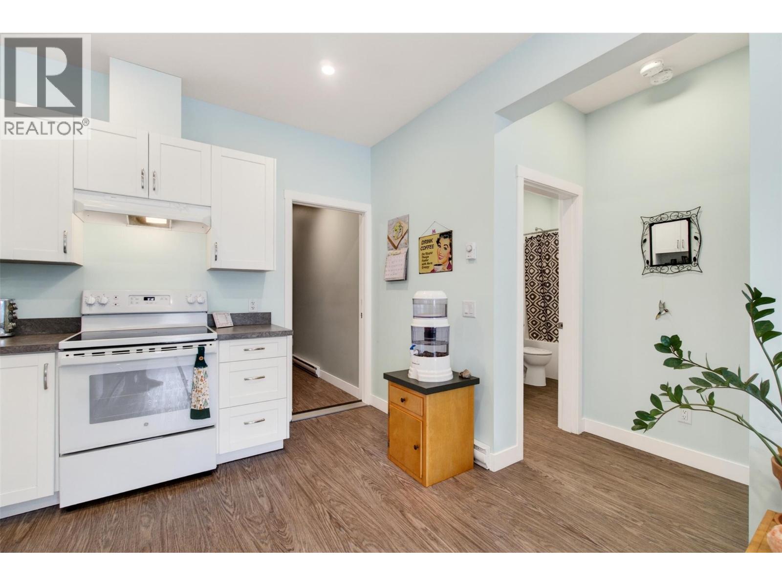 6841 46 Street NE - 51