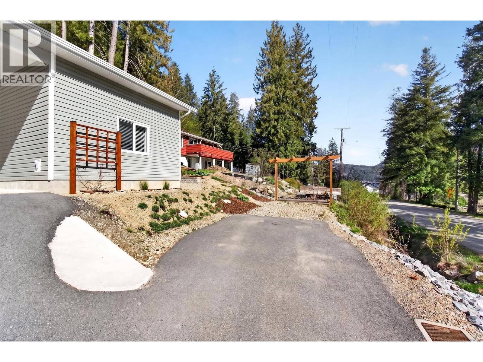 6841 46 Street NE - 56