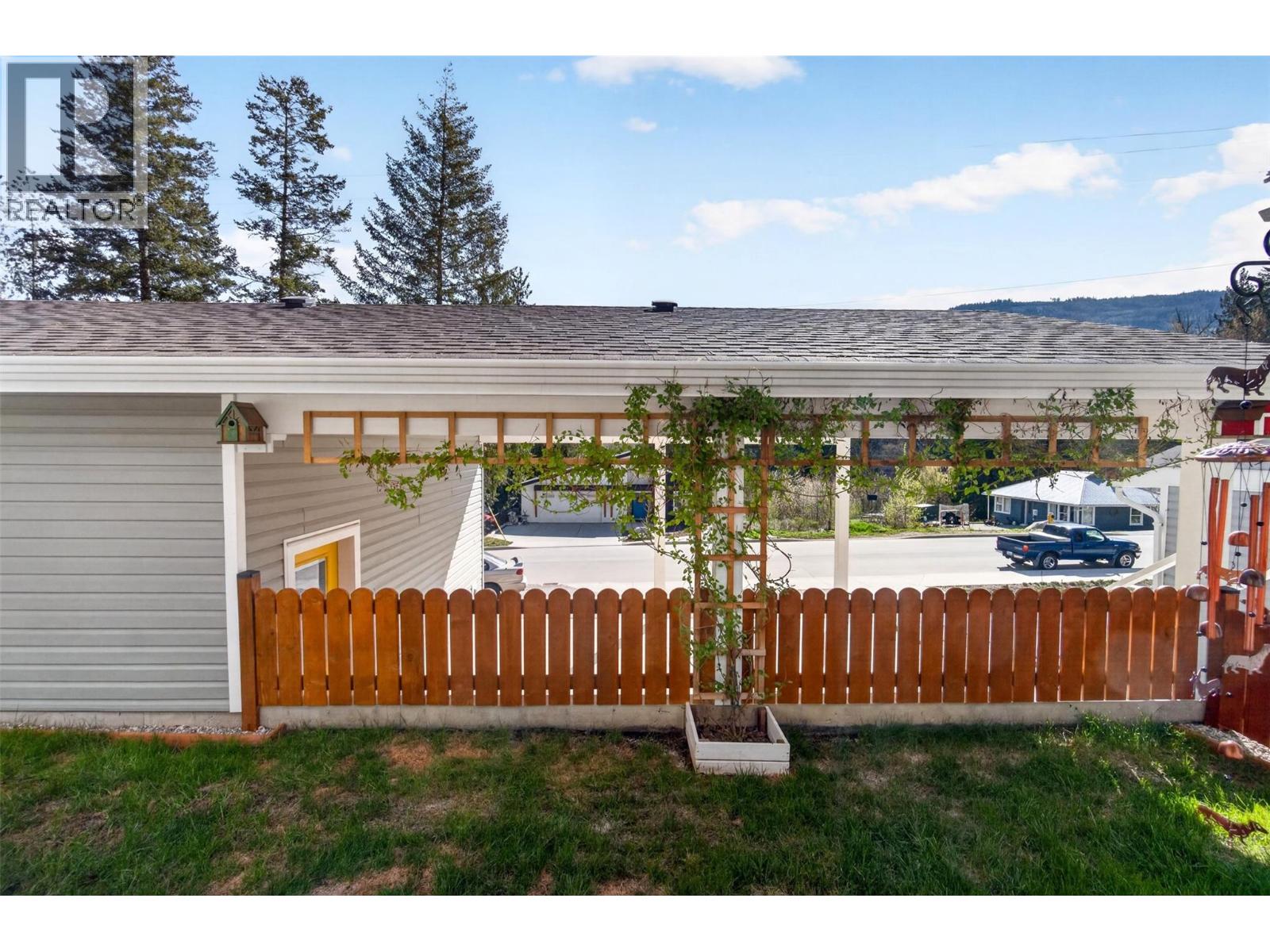 6841 46 Street NE - 65