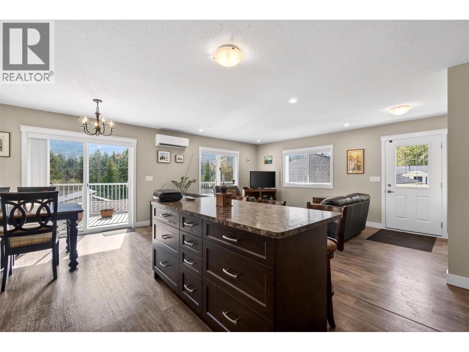 6841 46 Street NE - 8