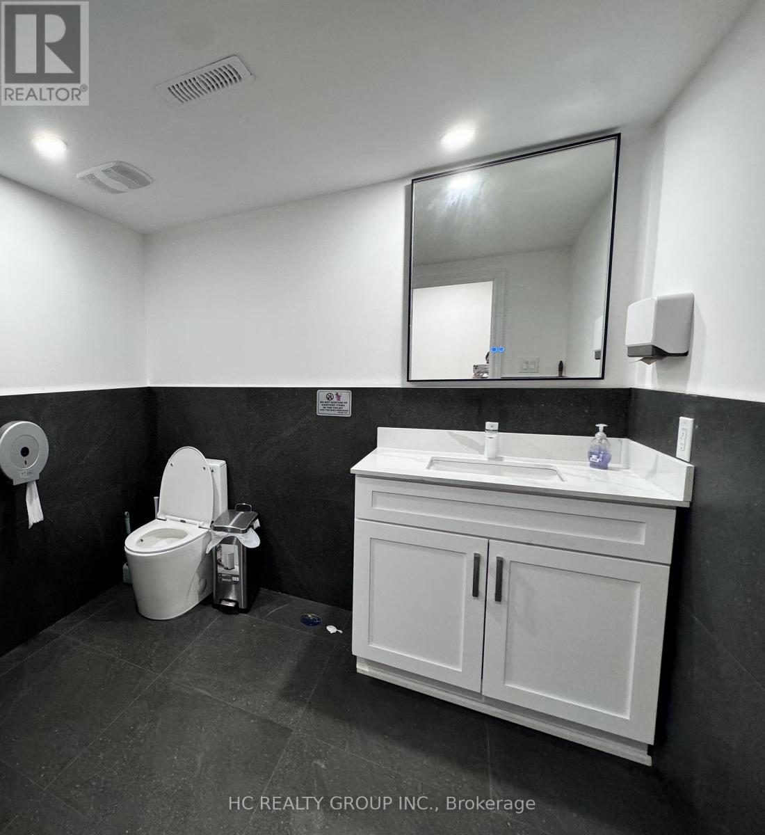 523 EGLINGTON AVENUE — photo 17