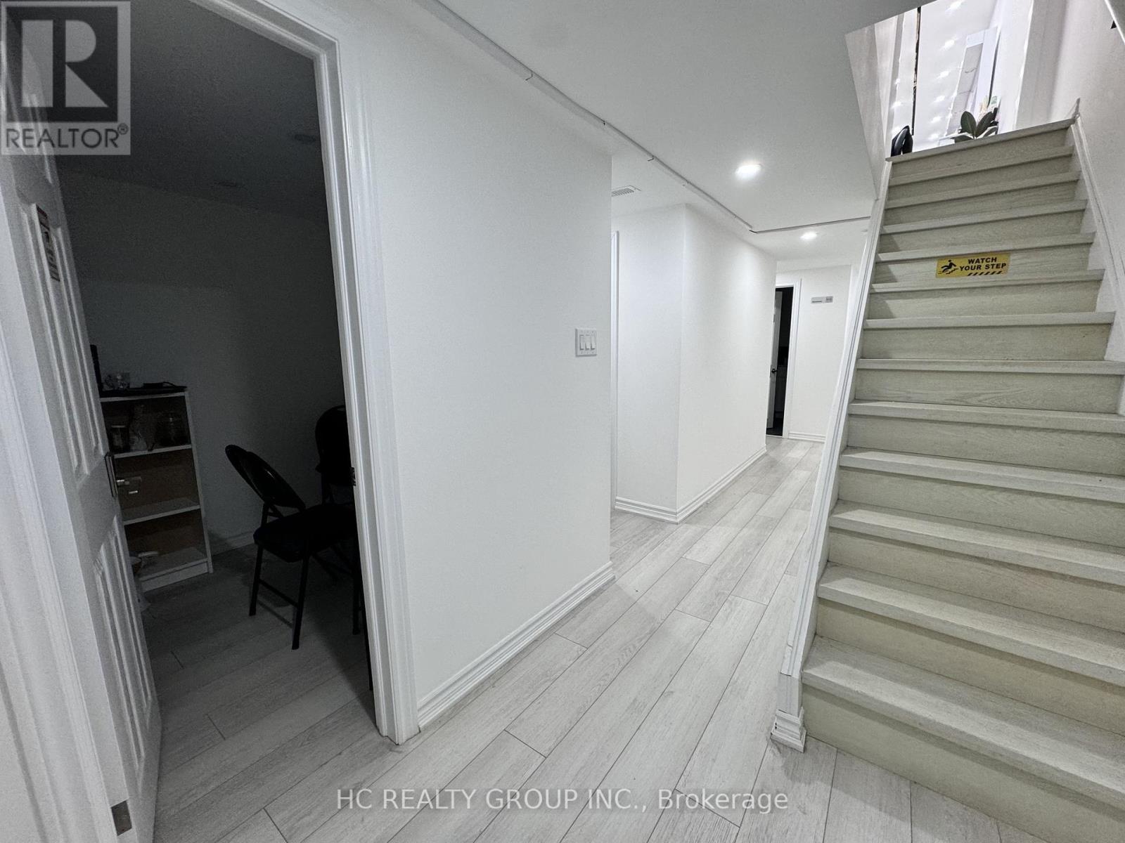 523 EGLINGTON AVENUE — photo 14