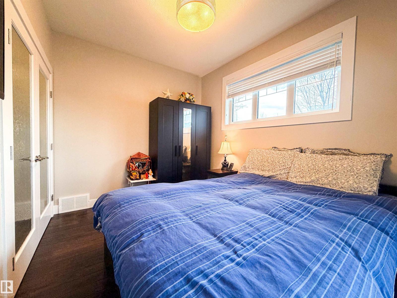 9004 24 AV SW — photo 17