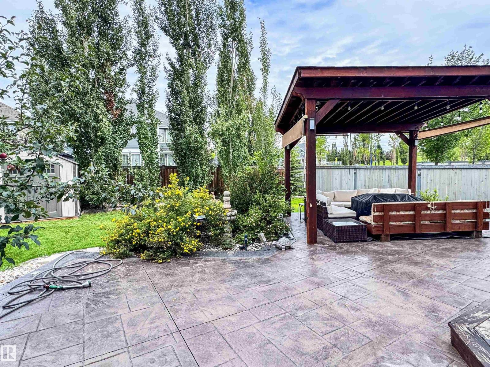 9004 24 AV SW — photo 65