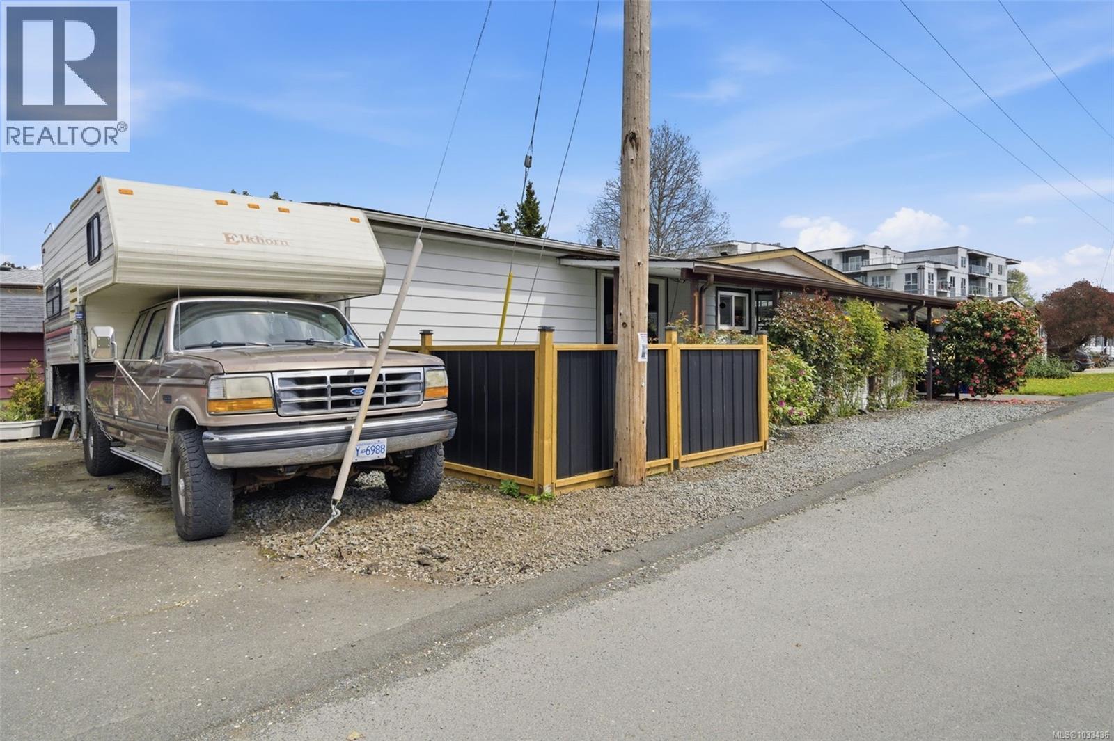 #2 124 Cooper Rd - 16
