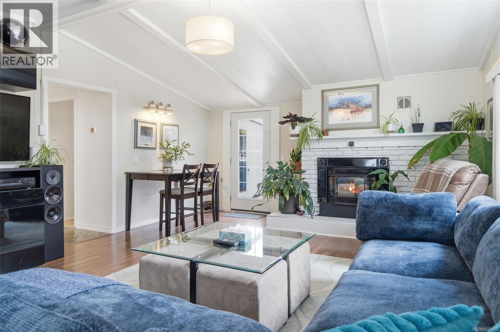 #2 124 Cooper Rd - 3