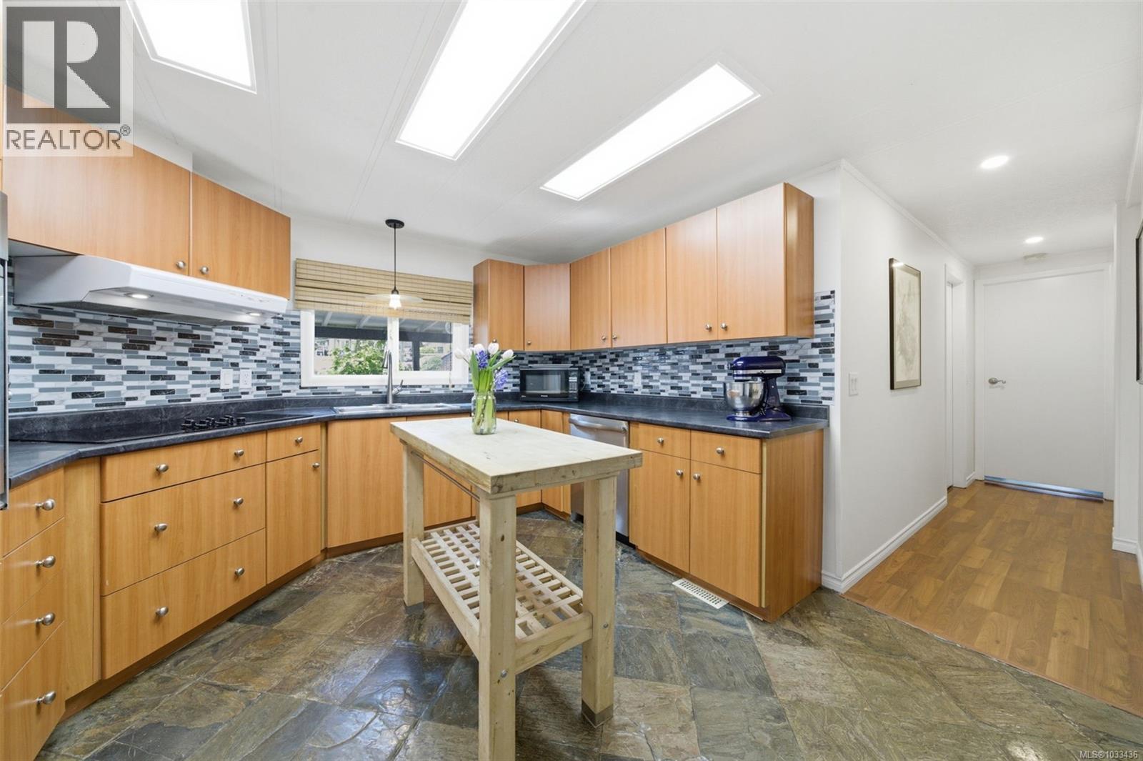 #2 124 Cooper Rd - 6