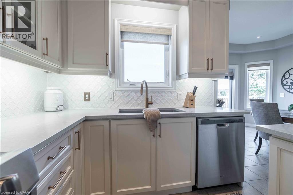 Custom counters, dual sinks, premium appliances