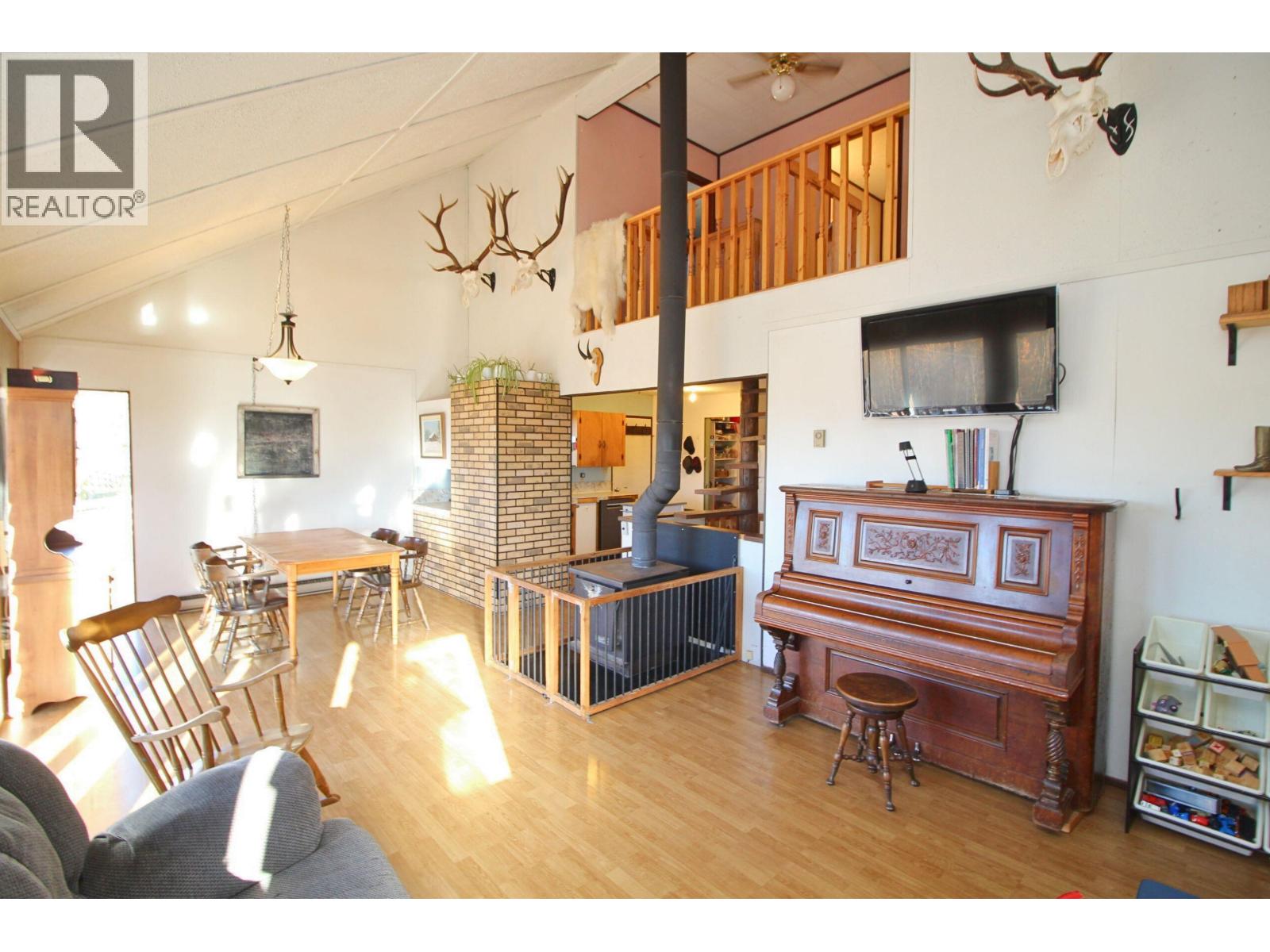 14322 JARMAN Road, Topley