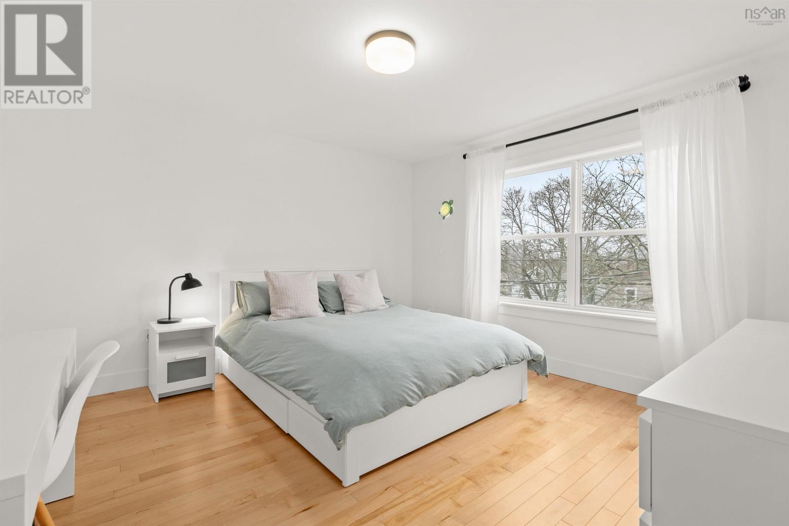 Property 23 of 40 of 3320 Agricola Street