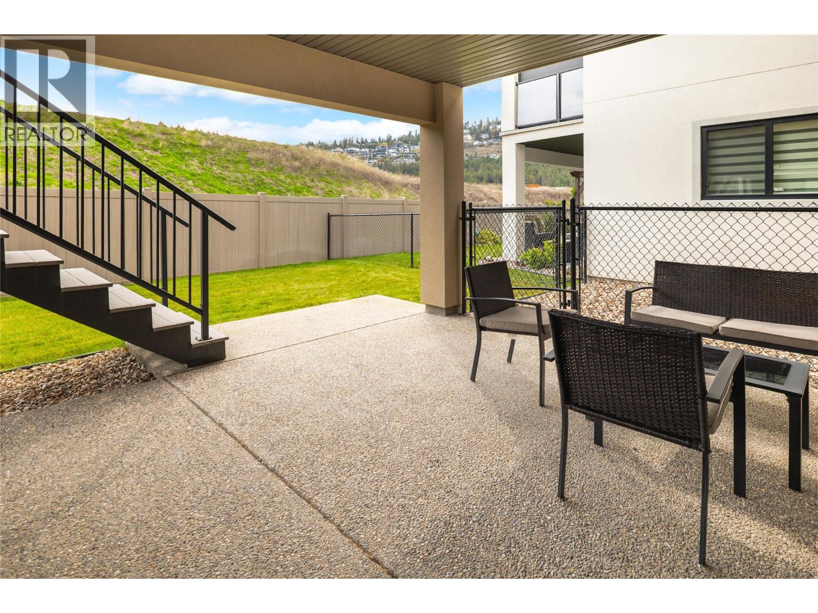 1876 VIEWPOINT Crescent, Kelowna