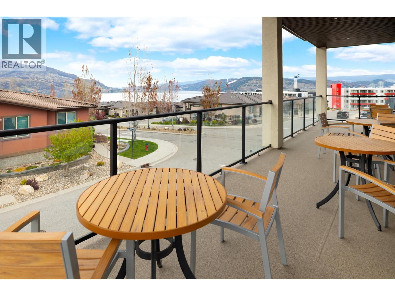1876 VIEWPOINT Crescent, Kelowna