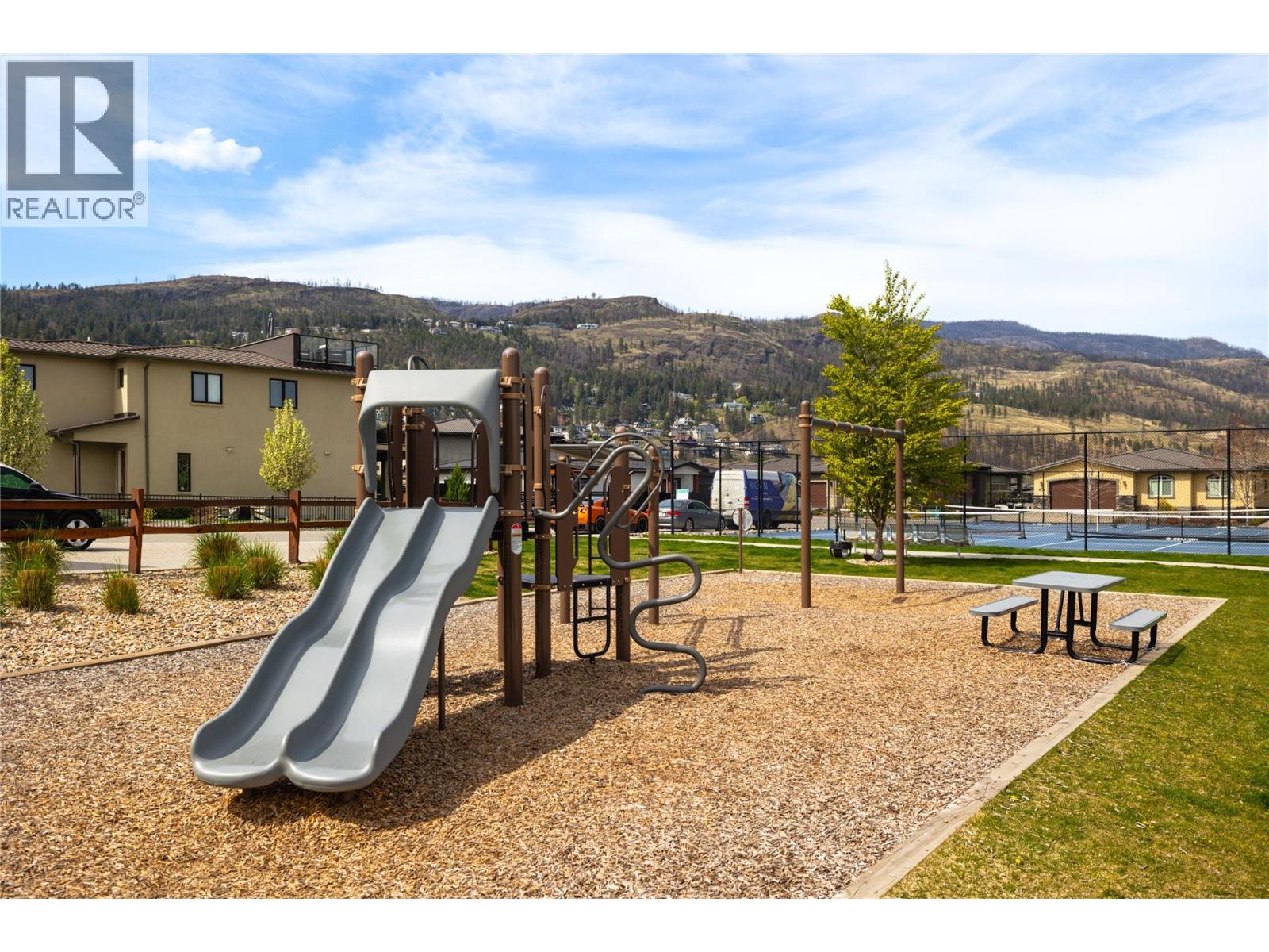 1876 VIEWPOINT Crescent, Kelowna