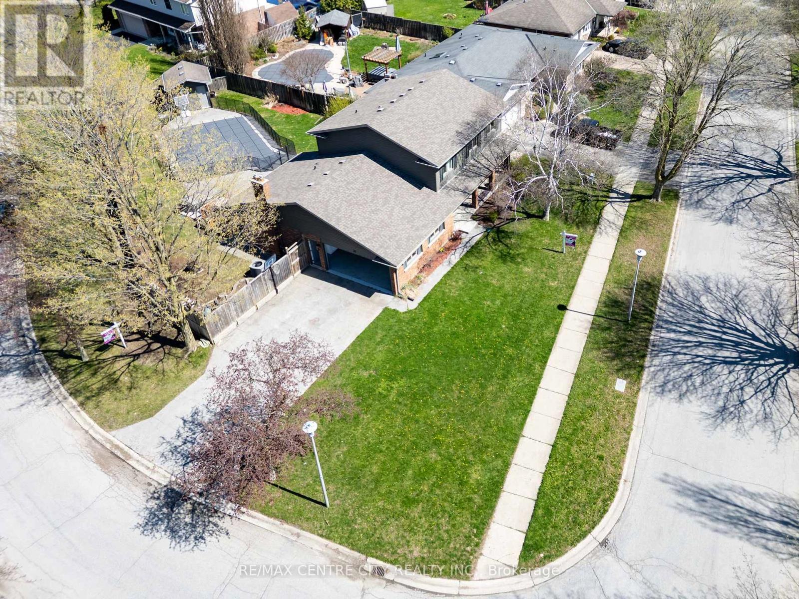 45 CHAUCER ROAD N, London South (South M), Ontario, N6K1V4 — Photo 2