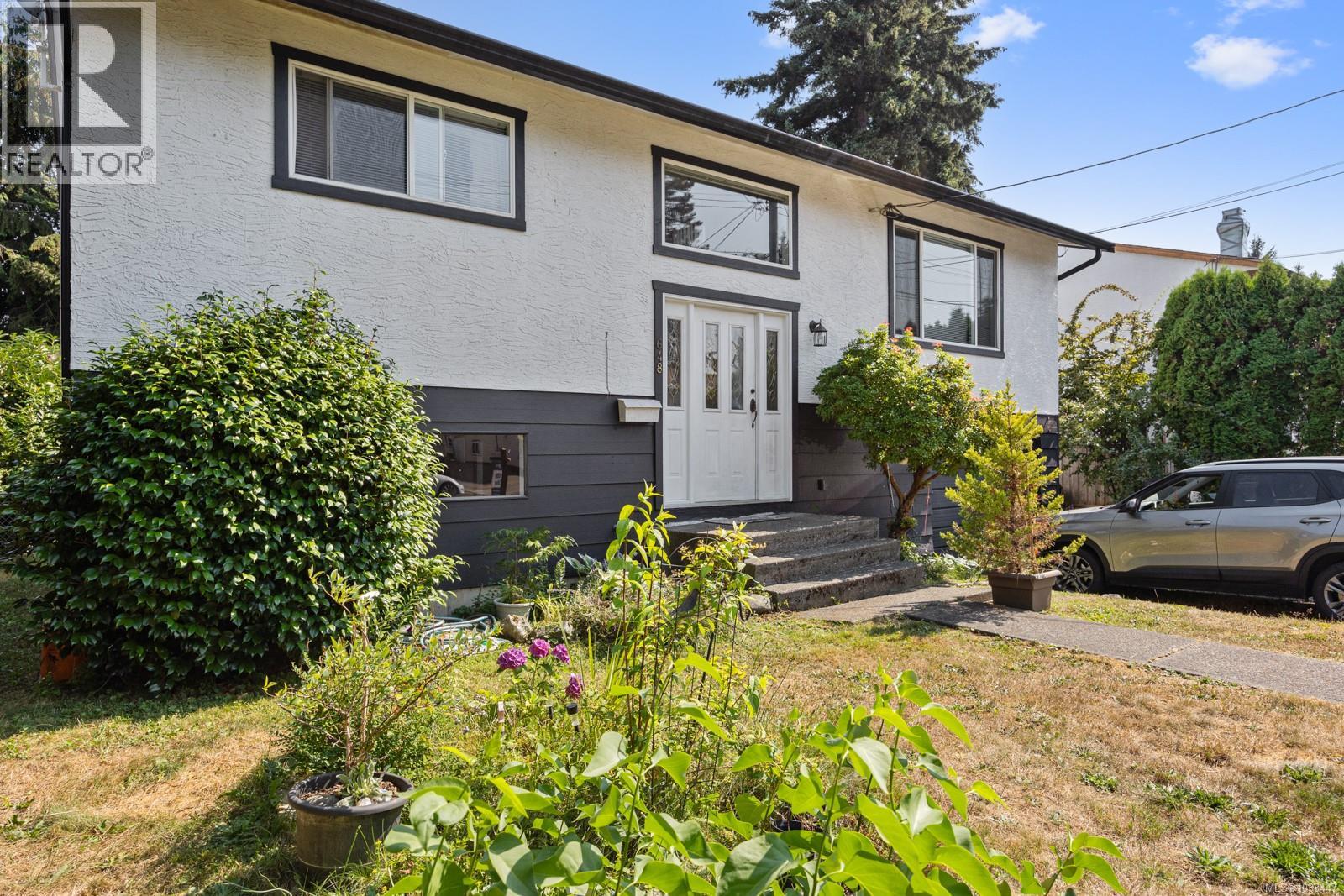 648 22nd St - 28