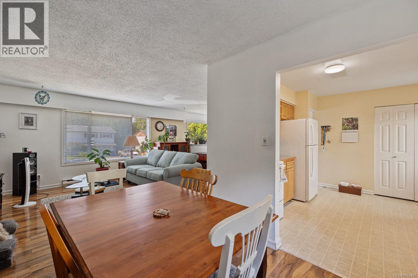 648 22nd St - 5