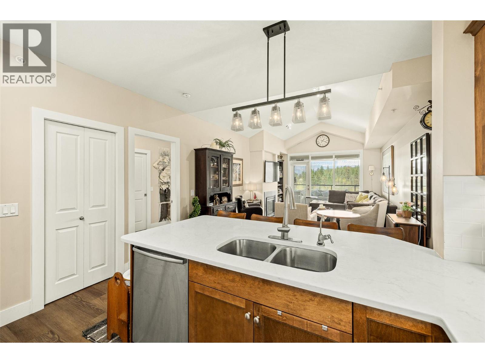 2532 Shoreline Drive Unit# 417, Lake Country