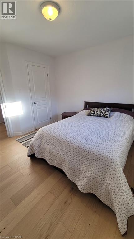 20 QUEENSDALE Avenue W Unit# Room, Hamilton, Ontario, L9C1B5 — Photo 3