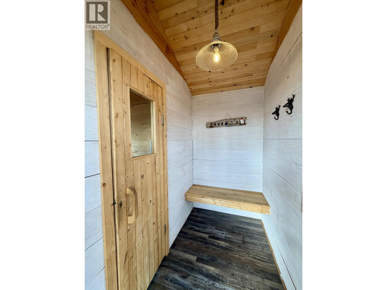 6001 VALLEYVIEW DRIVE, Horse Lake