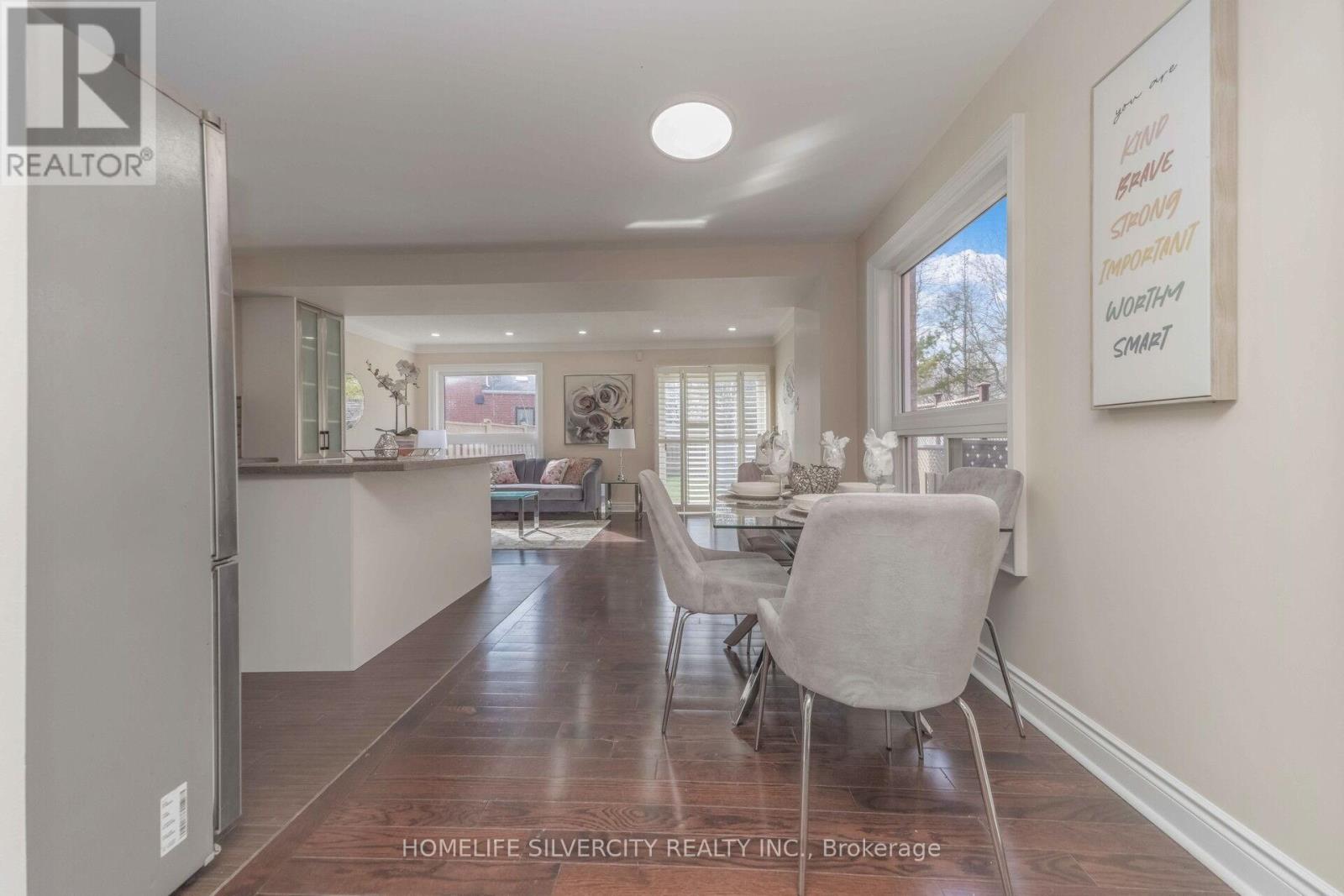 8 OAK GARDENS COURT - 11