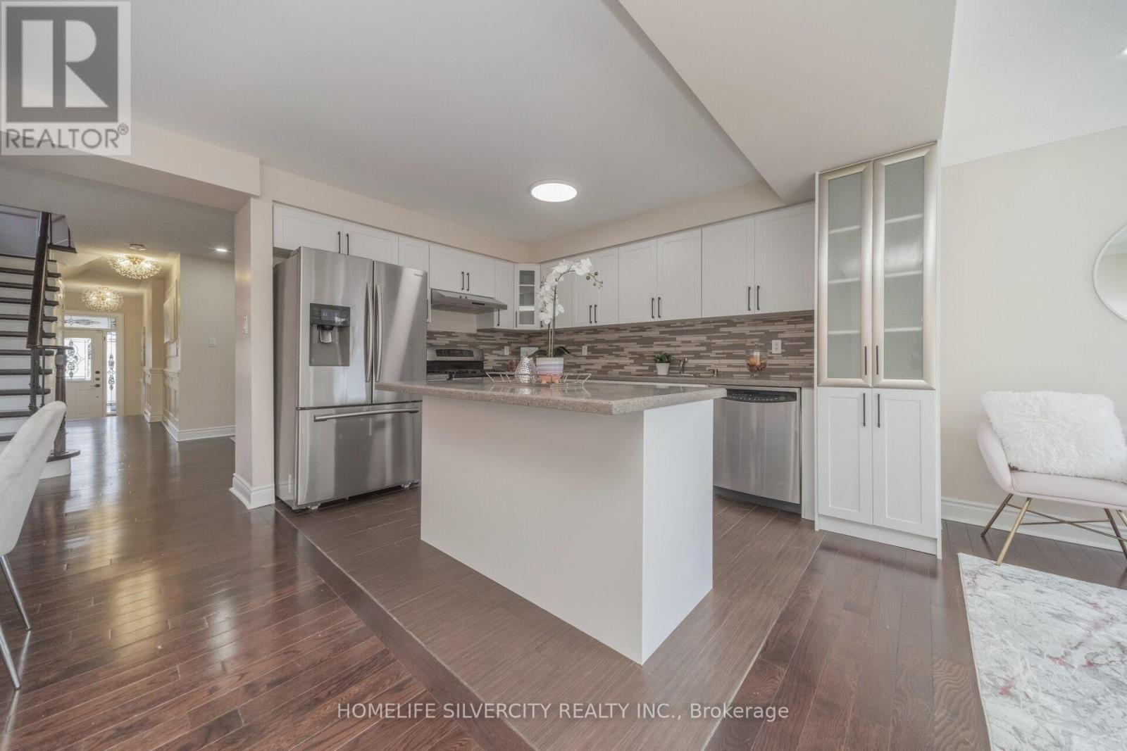 8 OAK GARDENS COURT - 13