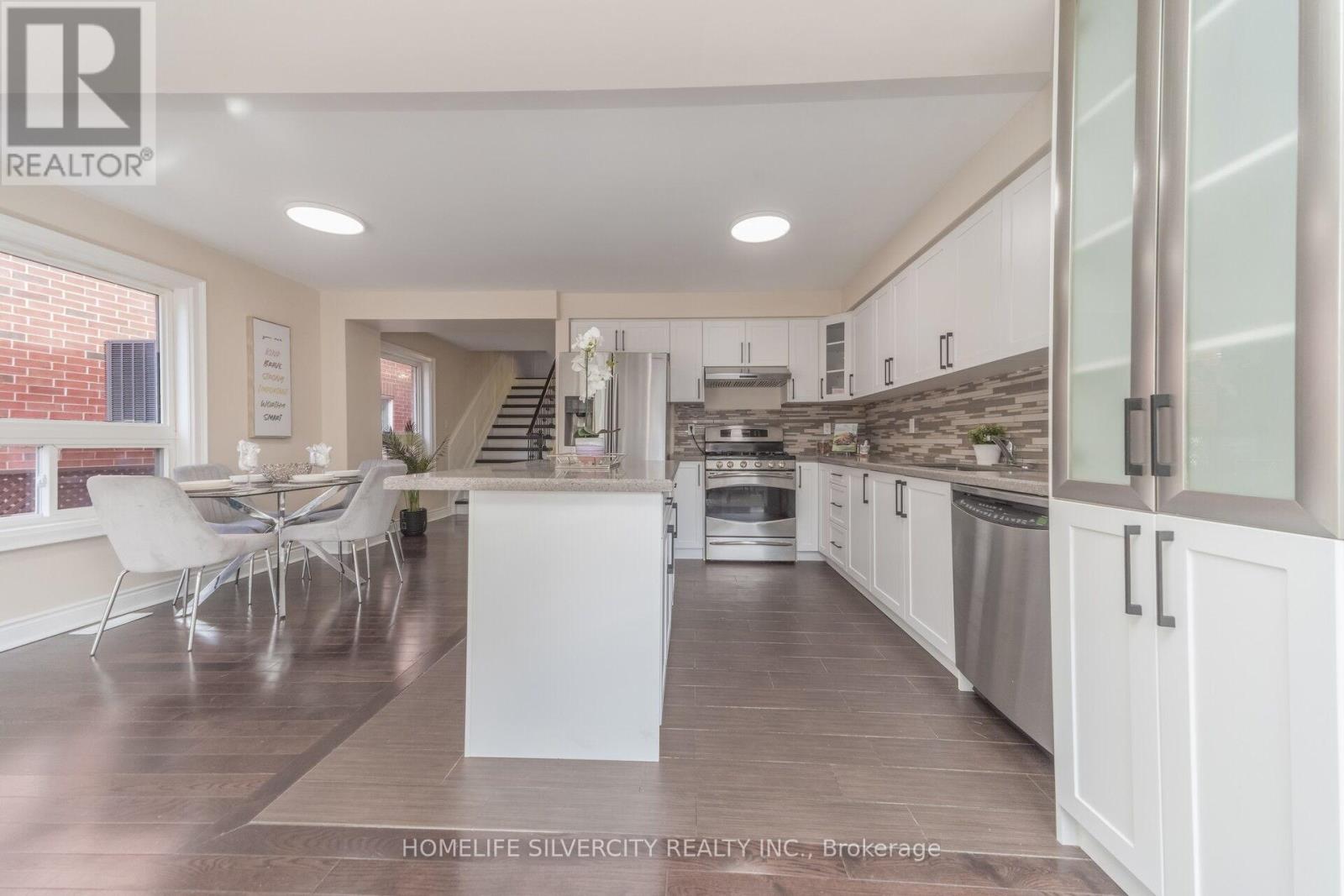 8 OAK GARDENS COURT - 15