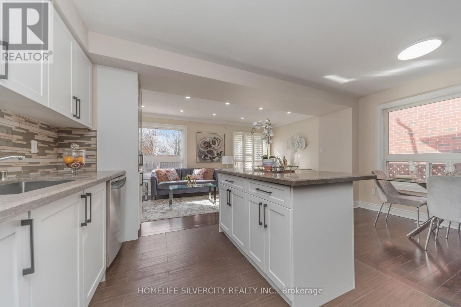 8 OAK GARDENS COURT - 18