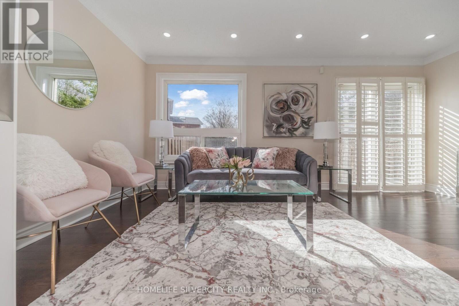 8 OAK GARDENS COURT - 19