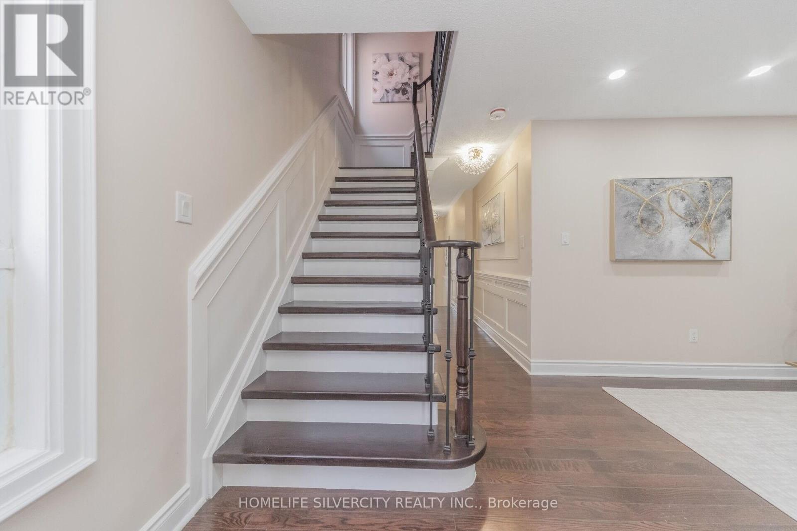 8 OAK GARDENS COURT - 24