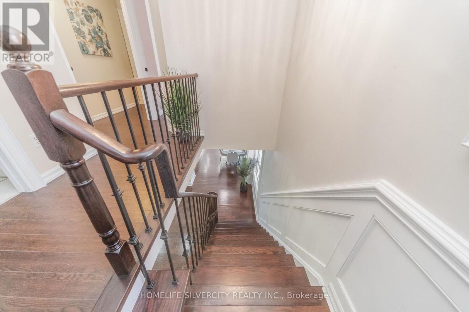8 OAK GARDENS COURT - 25