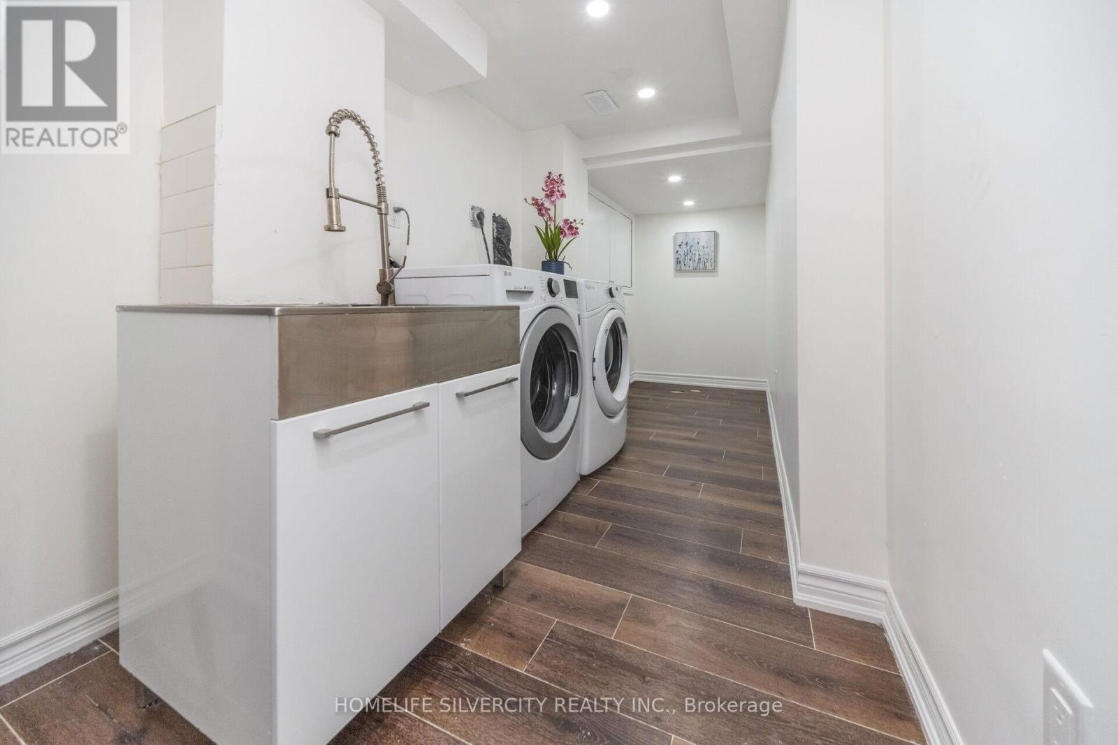 8 OAK GARDENS COURT - 43