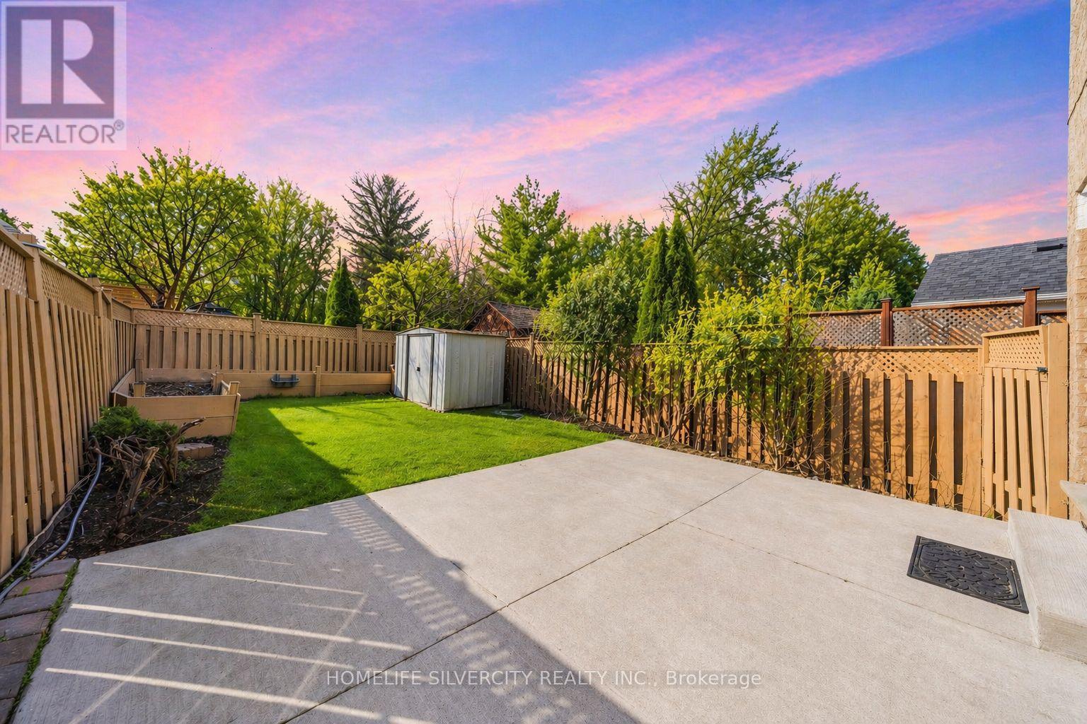 8 OAK GARDENS COURT - 46