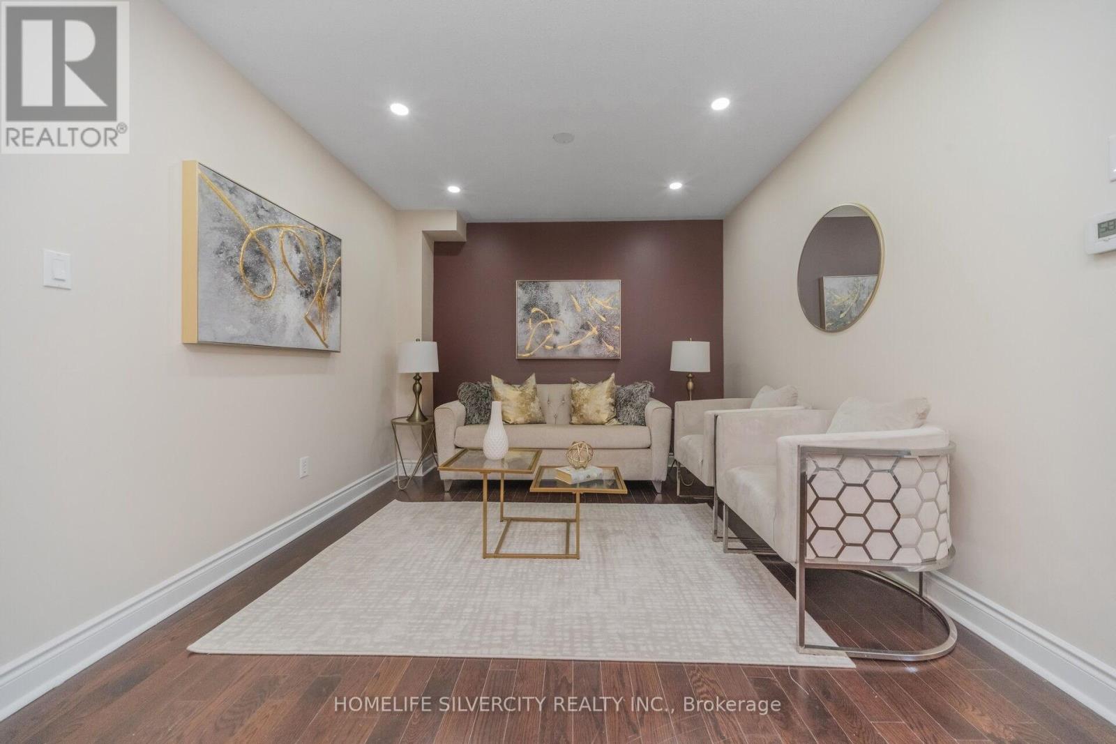 8 OAK GARDENS COURT - 9