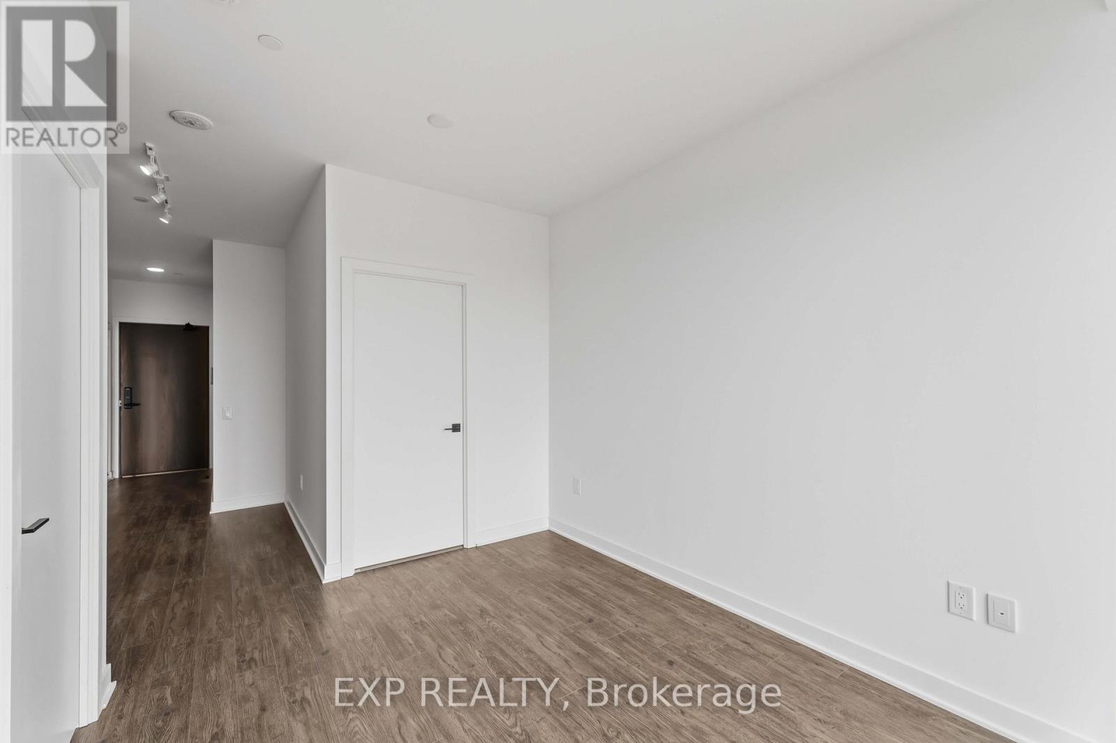 1619 - 2782 BARTON STREET E — photo 8