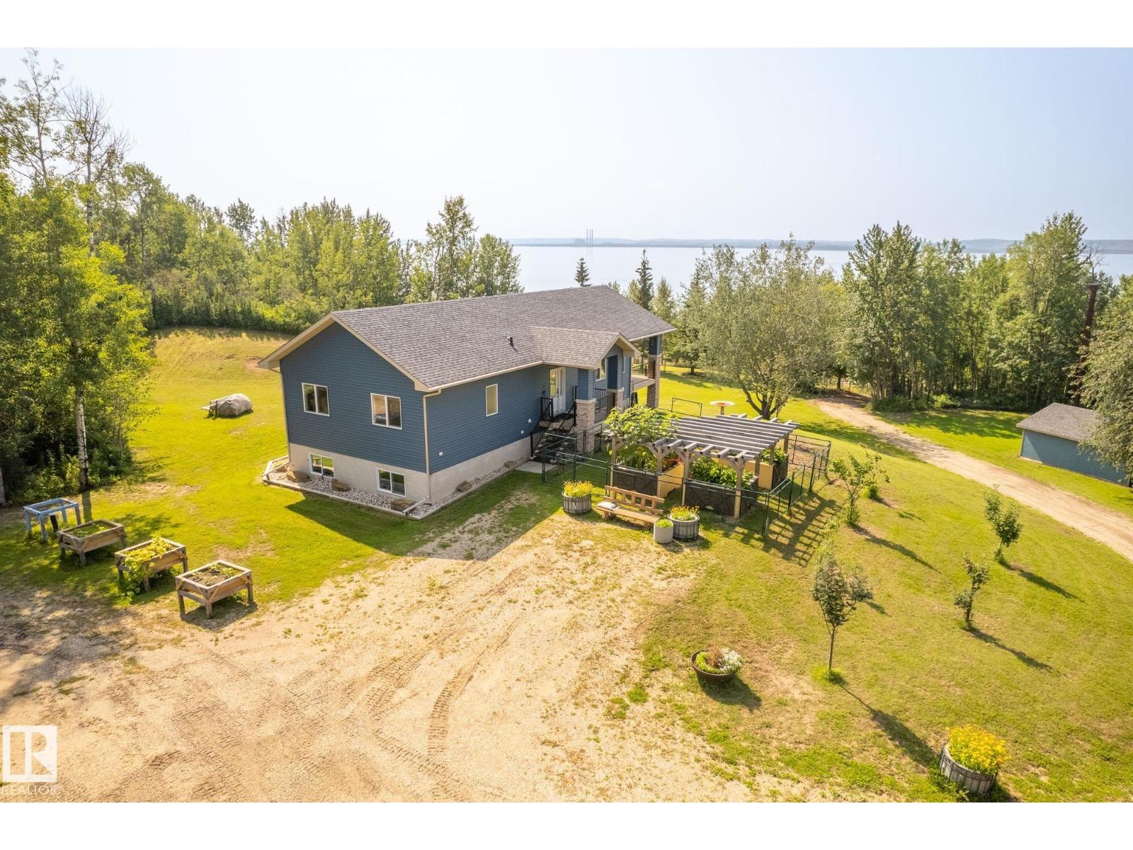 4518 LAKESHORE RD, Rural Parkland County