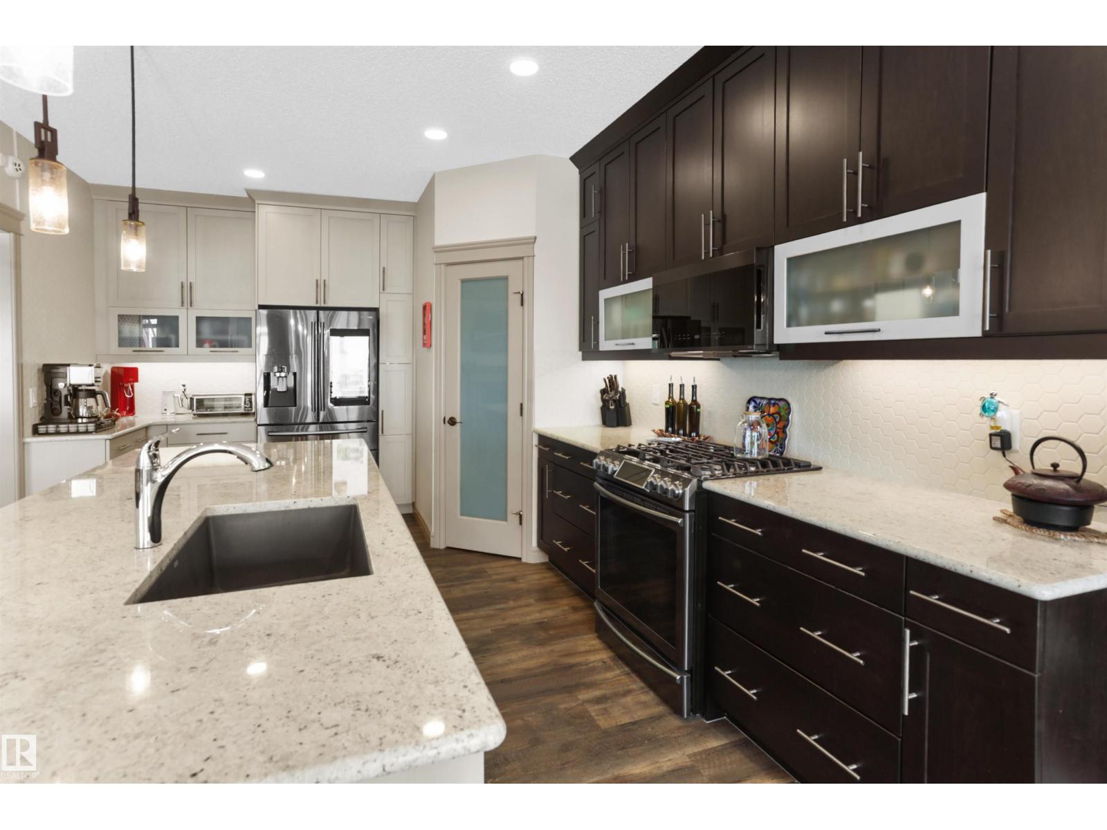 97 ASTORIA PT, Devon