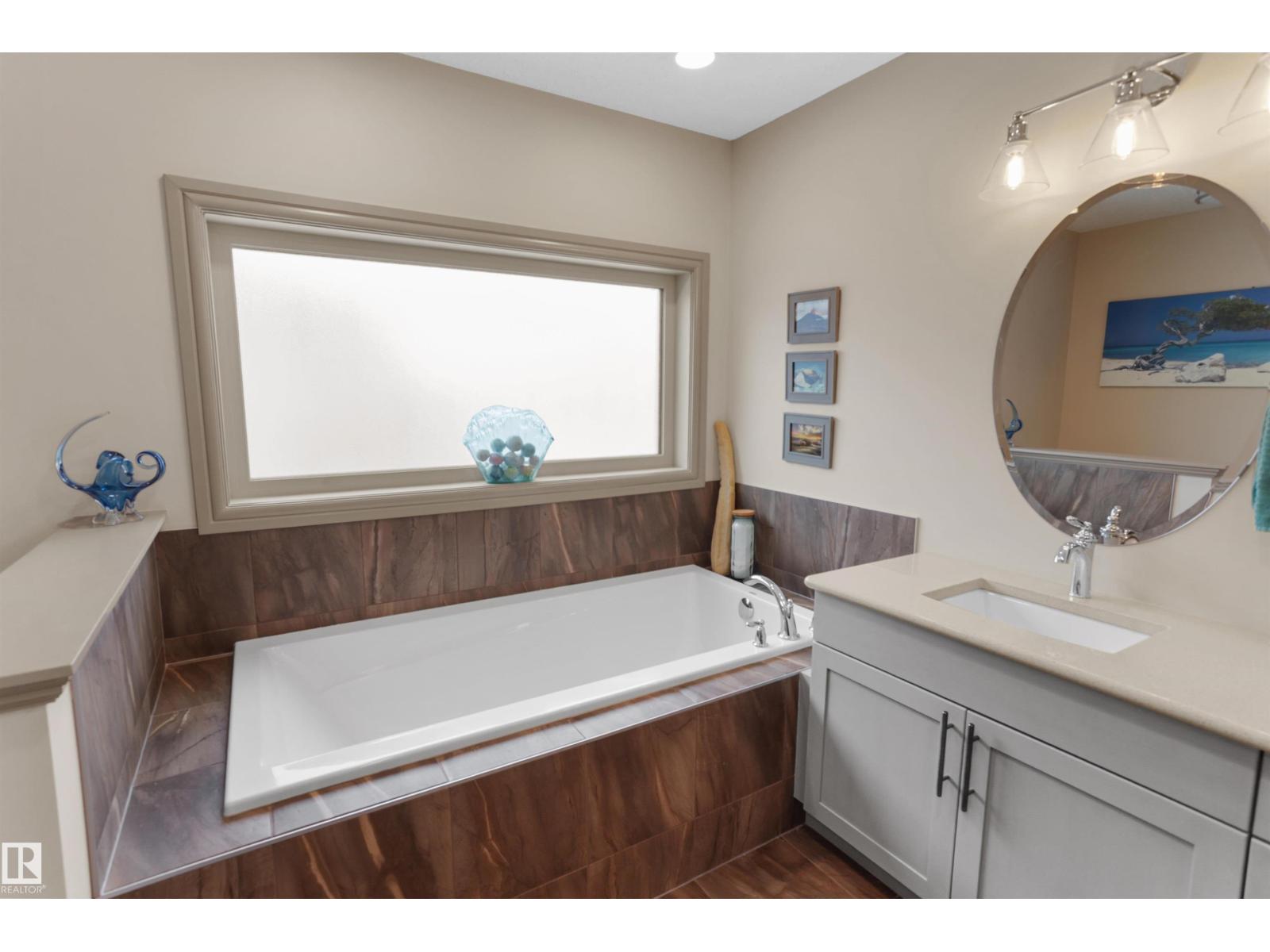 97 ASTORIA PT, Devon