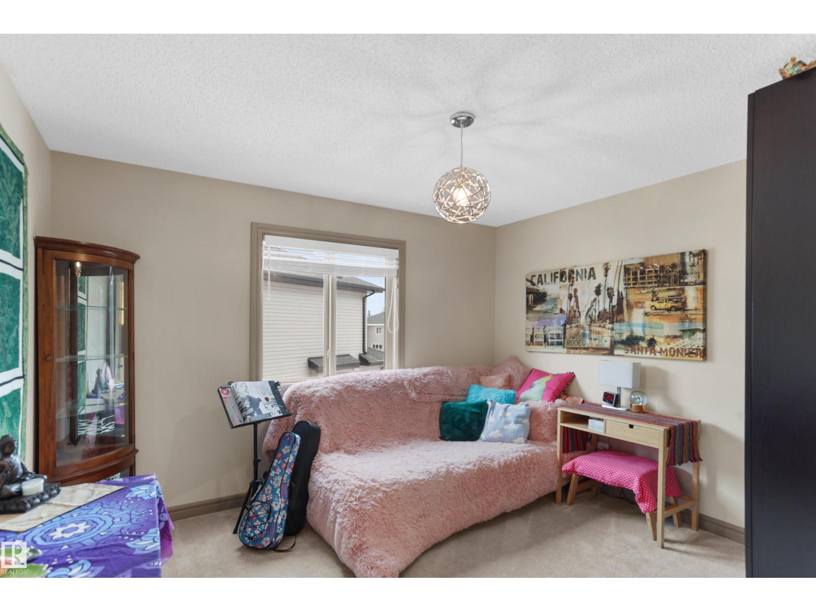 97 ASTORIA PT, Devon