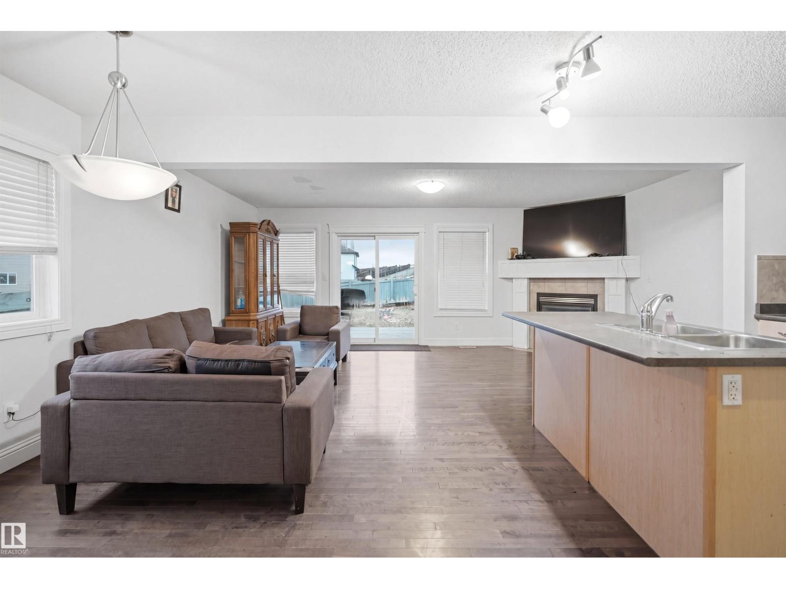 3545 11 ST NW - 8