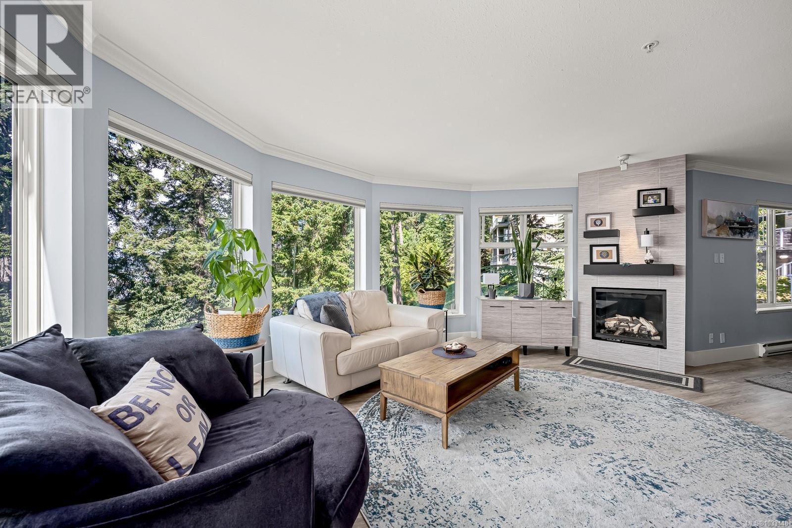 #305 2275 Comox Ave - 17