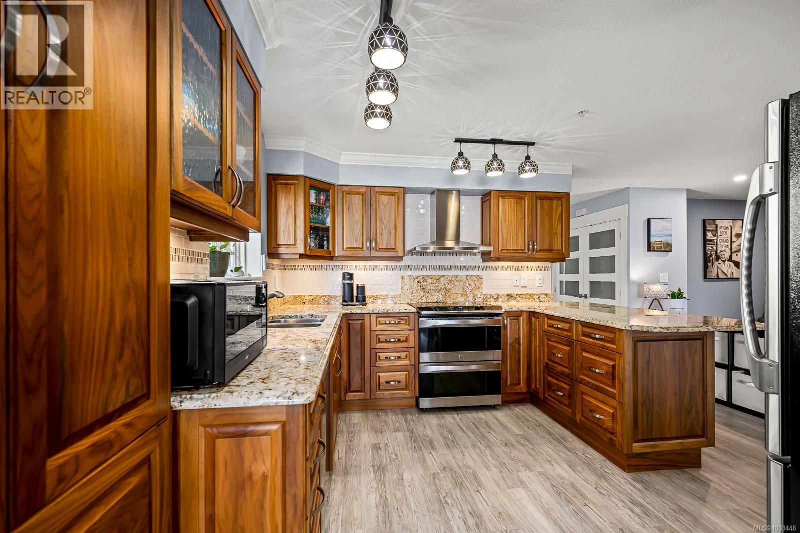 #305 2275 Comox Ave - 8