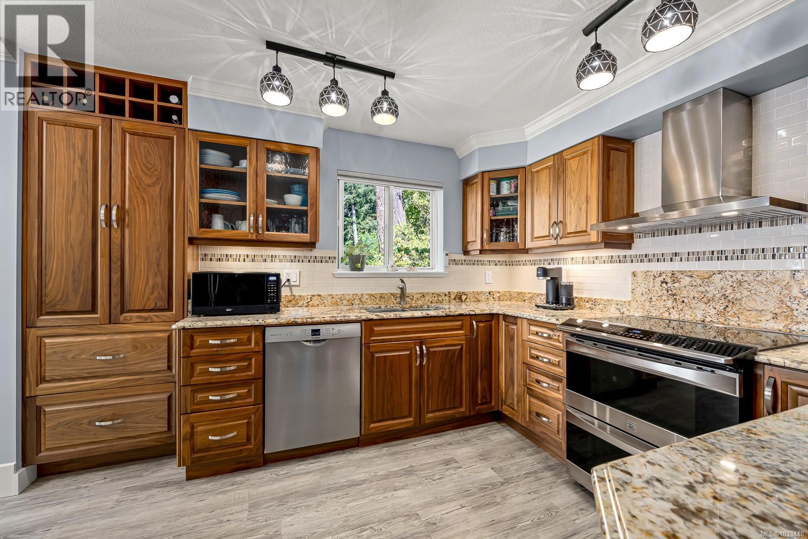 #305 2275 Comox Ave - 6