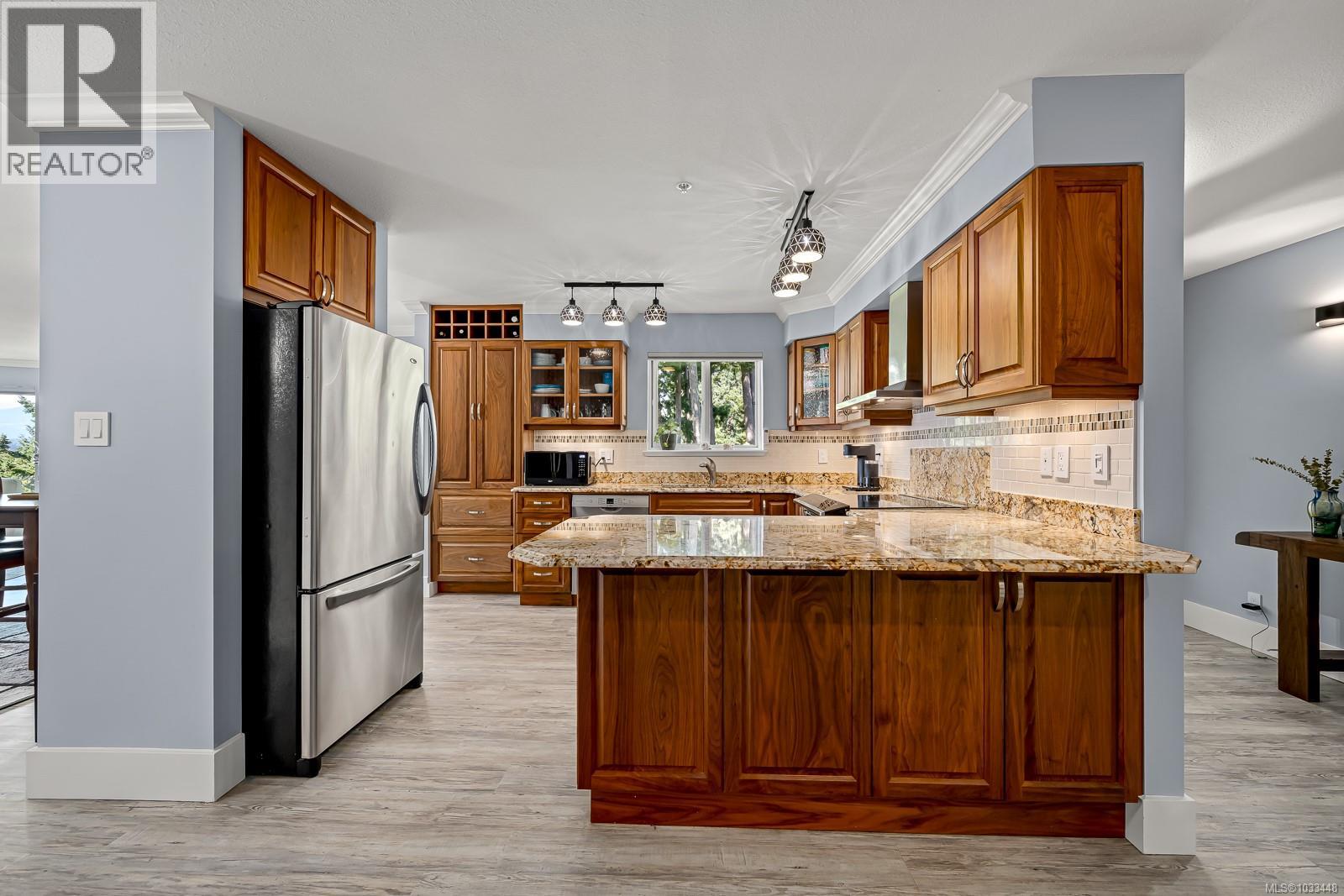 #305 2275 Comox Ave - 5