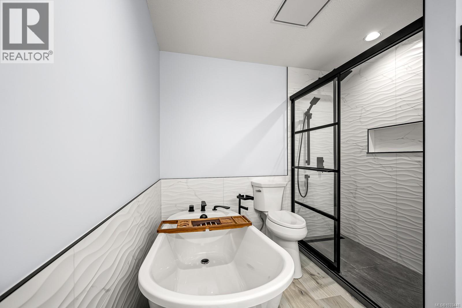 #305 2275 Comox Ave - 34