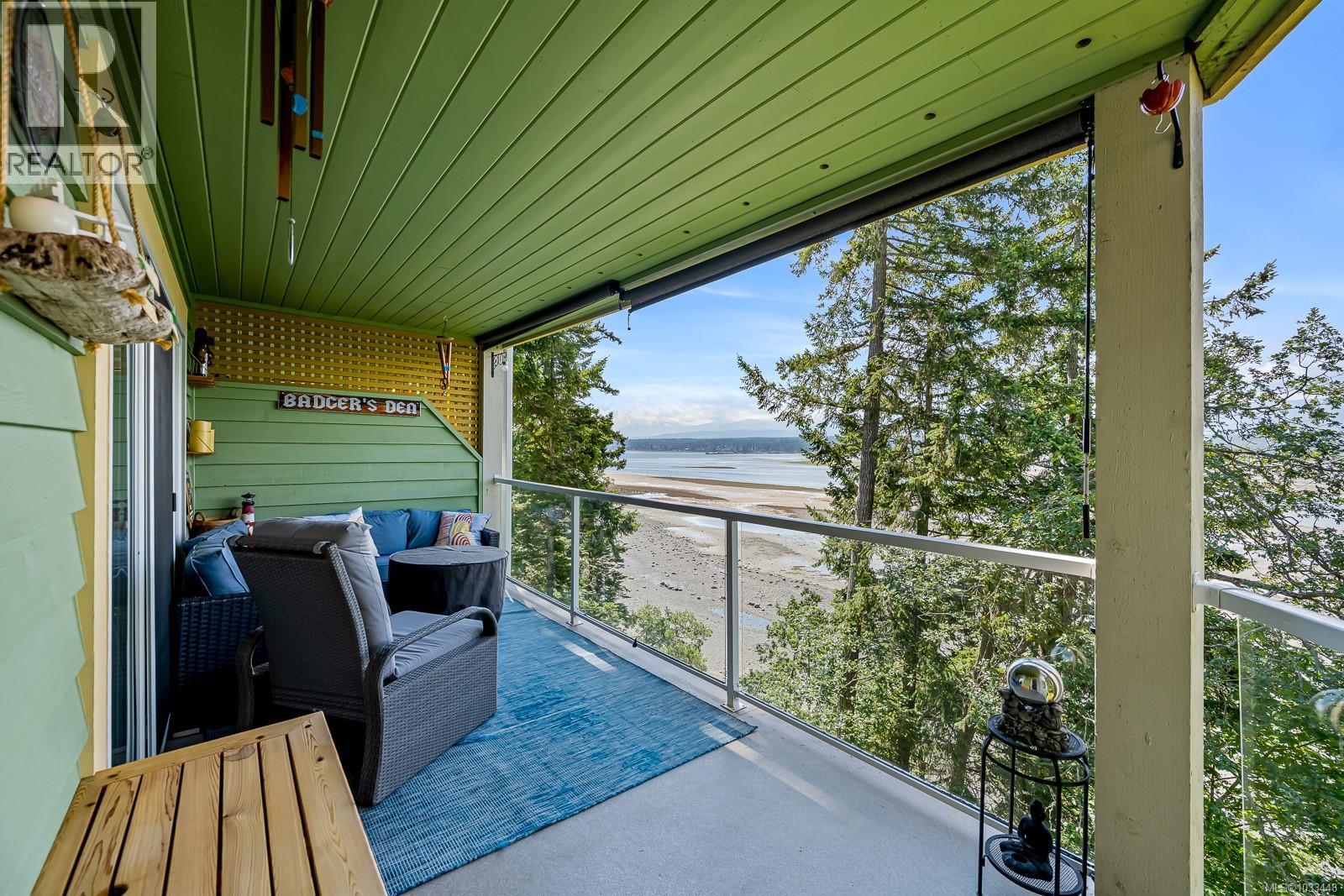 #305 2275 Comox Ave - 27