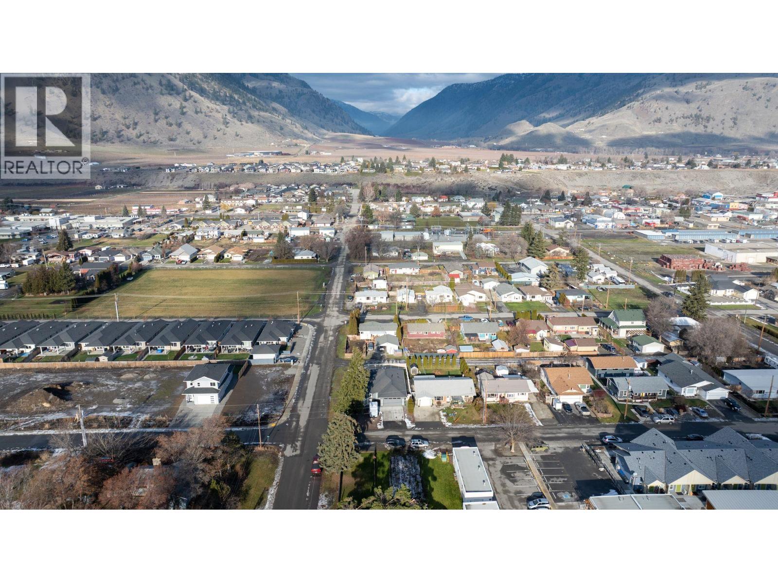 402 11 Avenue, Keremeos