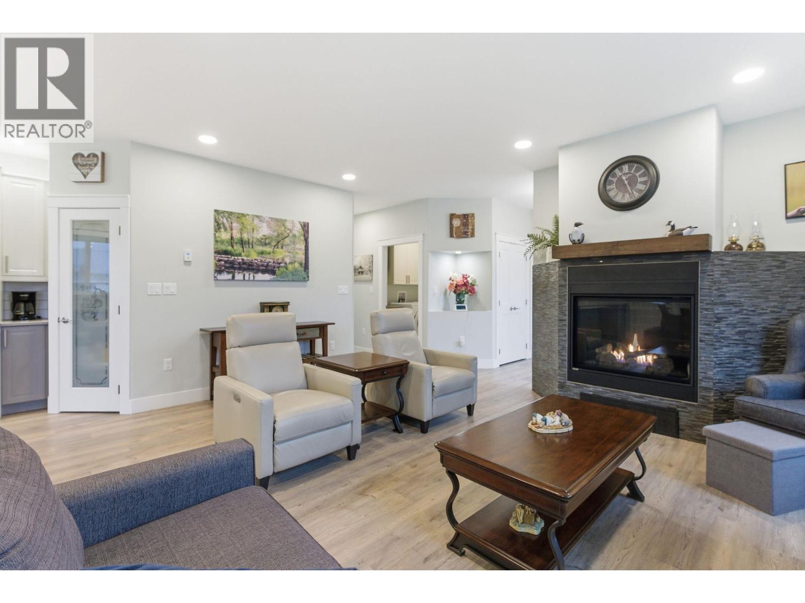 402 11 Avenue, Keremeos